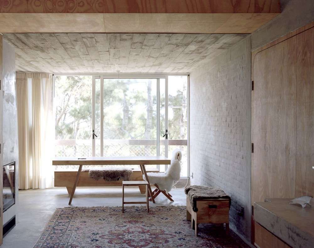 A summer house by Brandlhuber+ uses stacked maisonette units to optimize exposure to the sun in Rocha