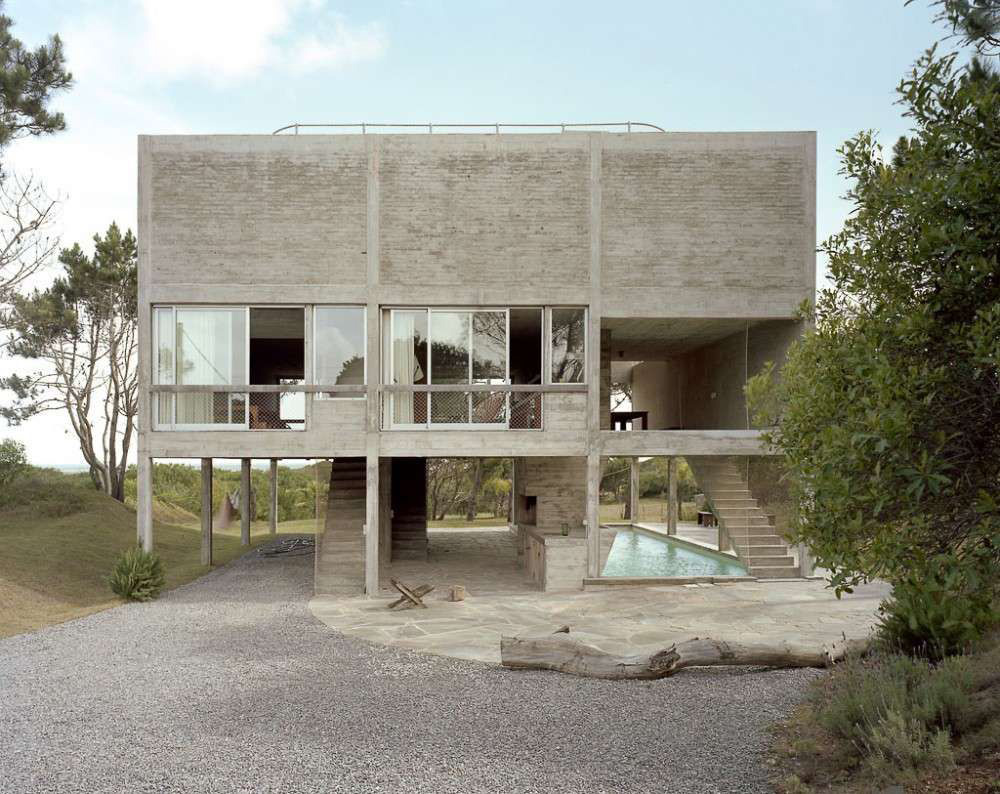 A summer house by Brandlhuber+ uses stacked maisonette units to optimize exposure to the sun in Rocha
