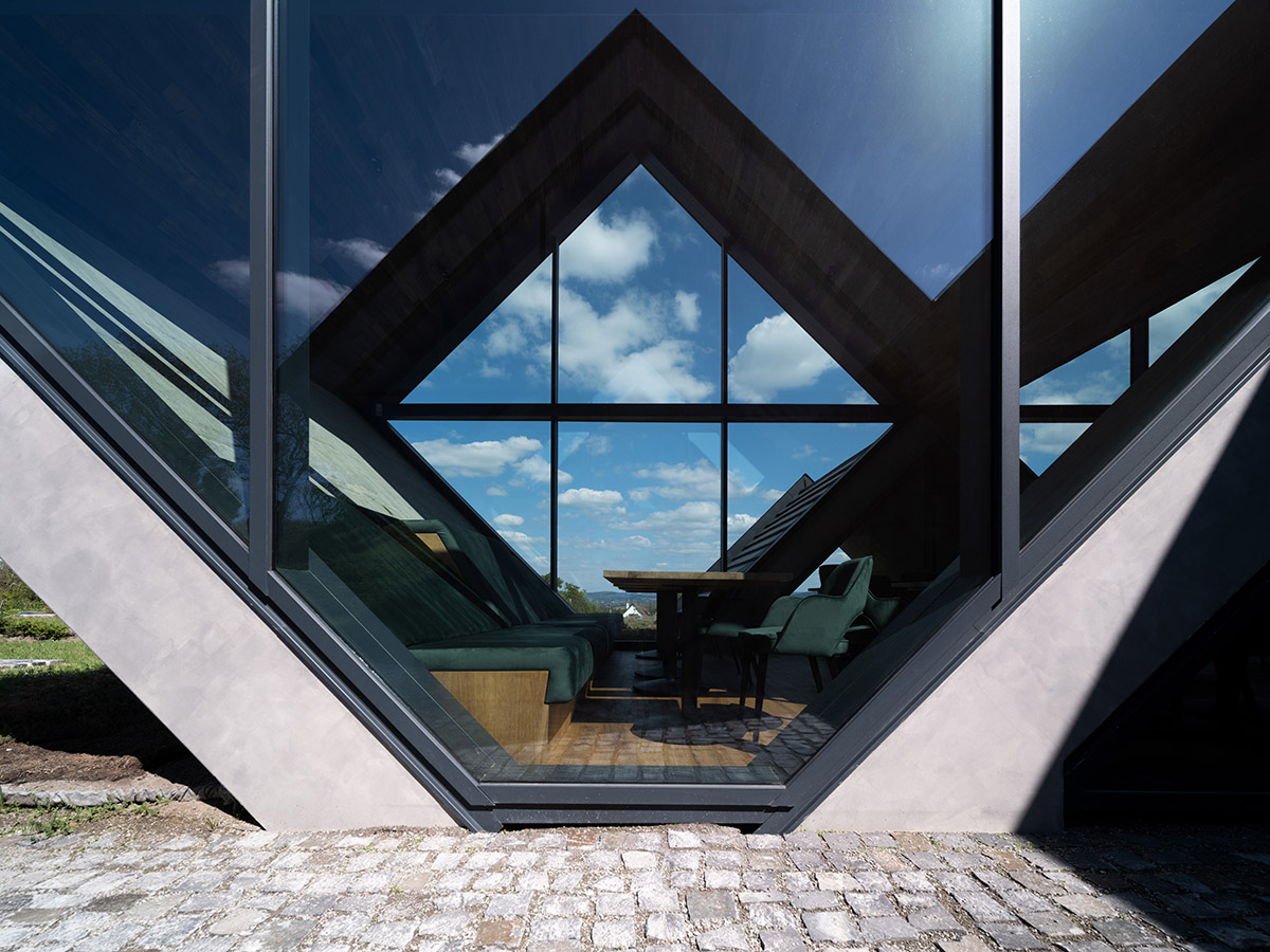 BORD completes cider production facility with rhombus-shaped tunnel-like volumes in Hungary