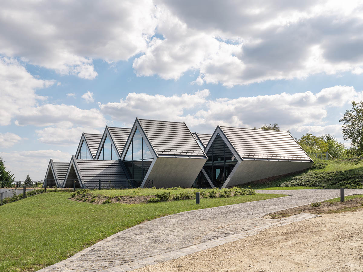 BORD completes cider production facility with rhombus-shaped tunnel-like volumes in Hungary