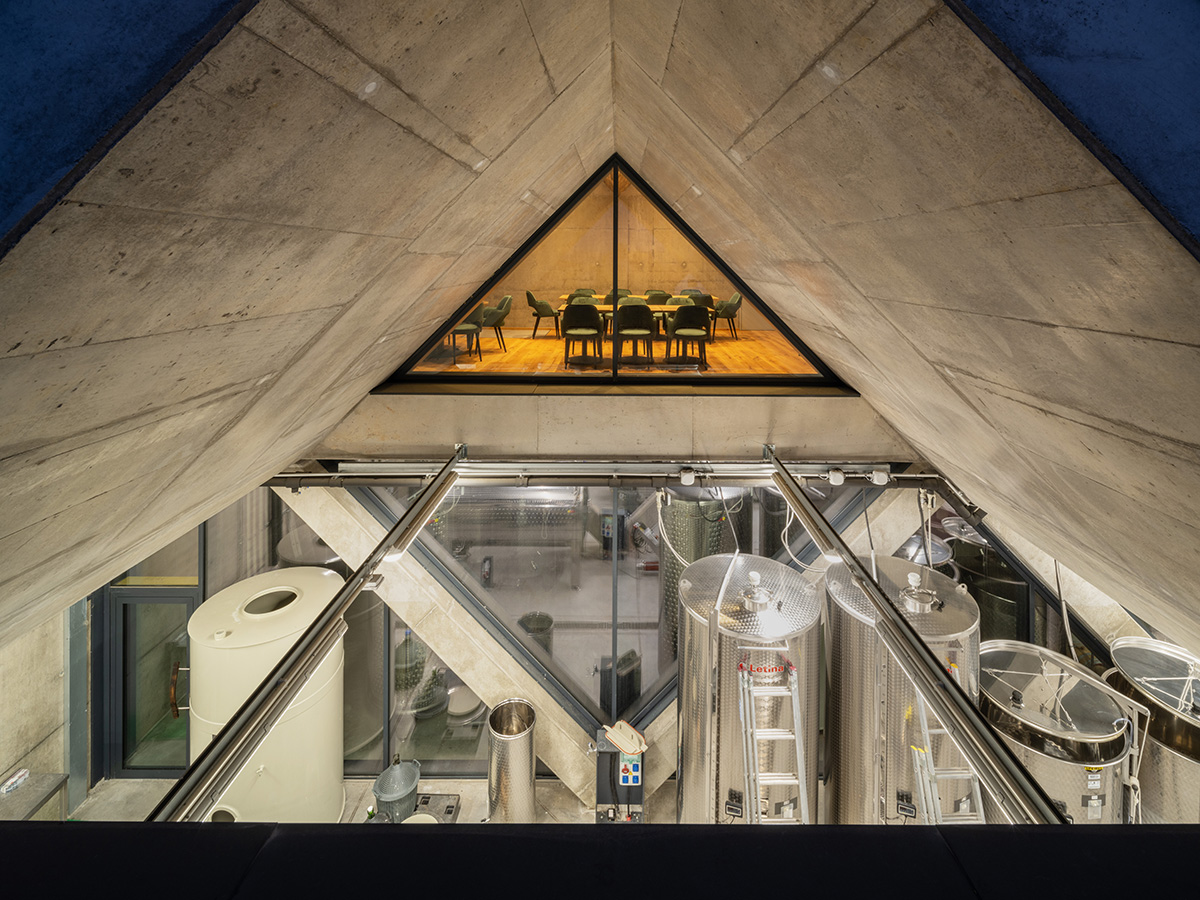 BORD completes cider production facility with rhombus-shaped tunnel-like volumes in Hungary