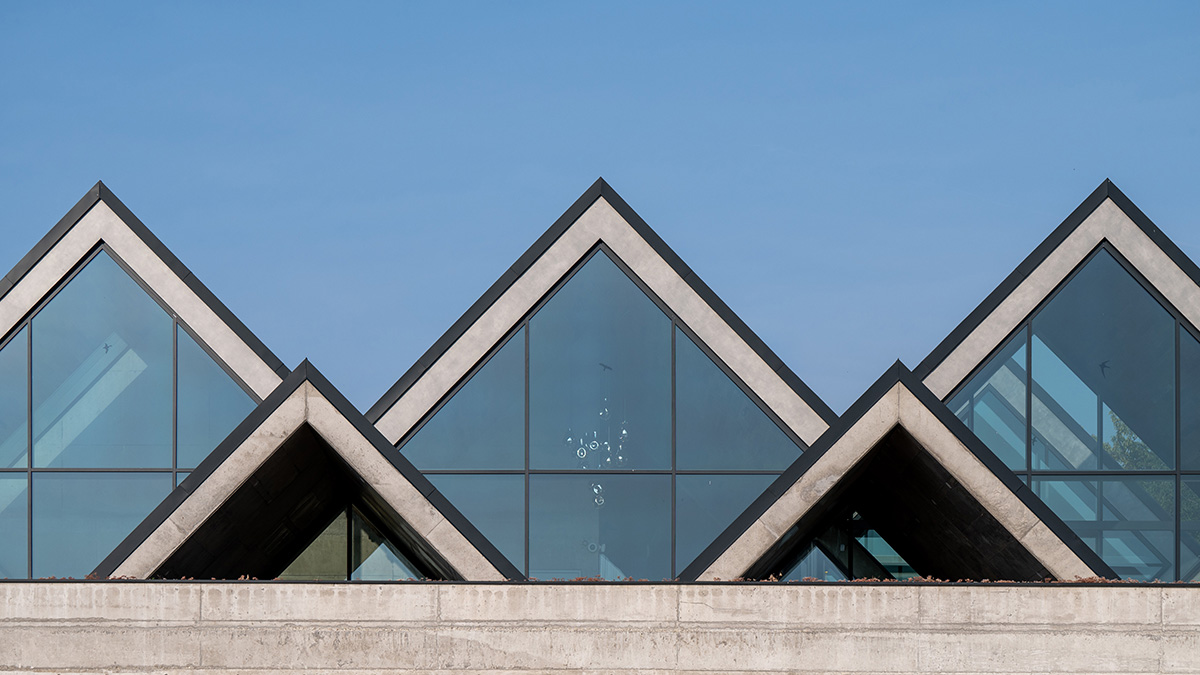 BORD completes cider production facility with rhombus-shaped tunnel-like volumes in Hungary