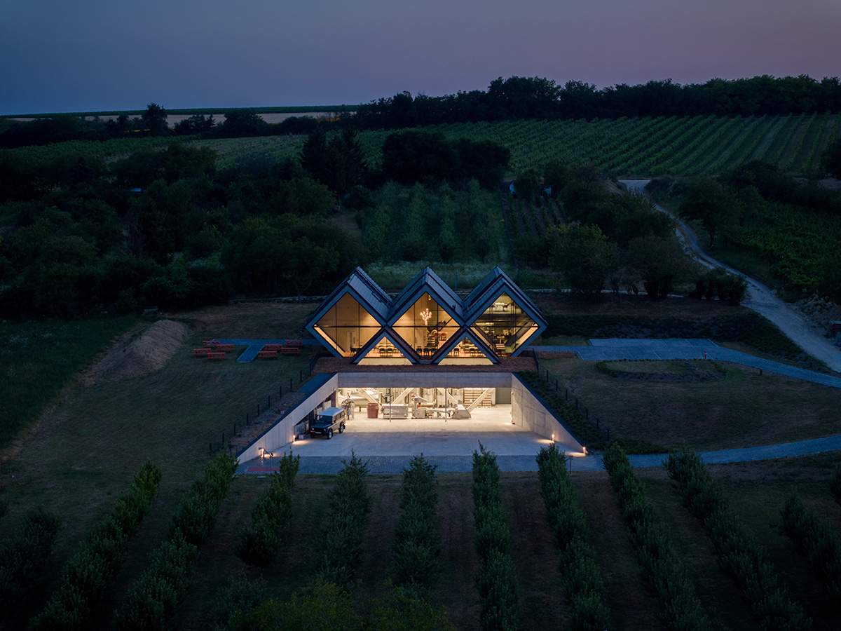 BORD completes cider production facility with rhombus-shaped tunnel-like volumes in Hungary
