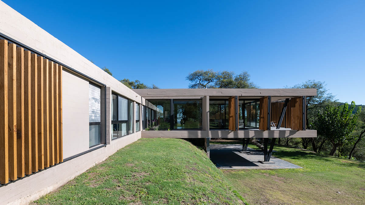 Barrionuevo Villanueva Architects completes Luyaba Work residence in Cordoba, Argentina 