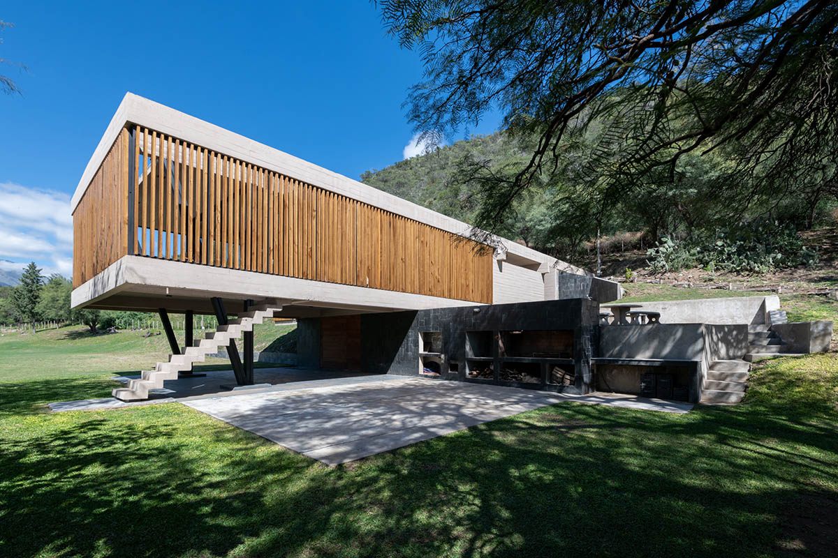 Barrionuevo Villanueva Architects completes Luyaba Work residence in Cordoba, Argentina 