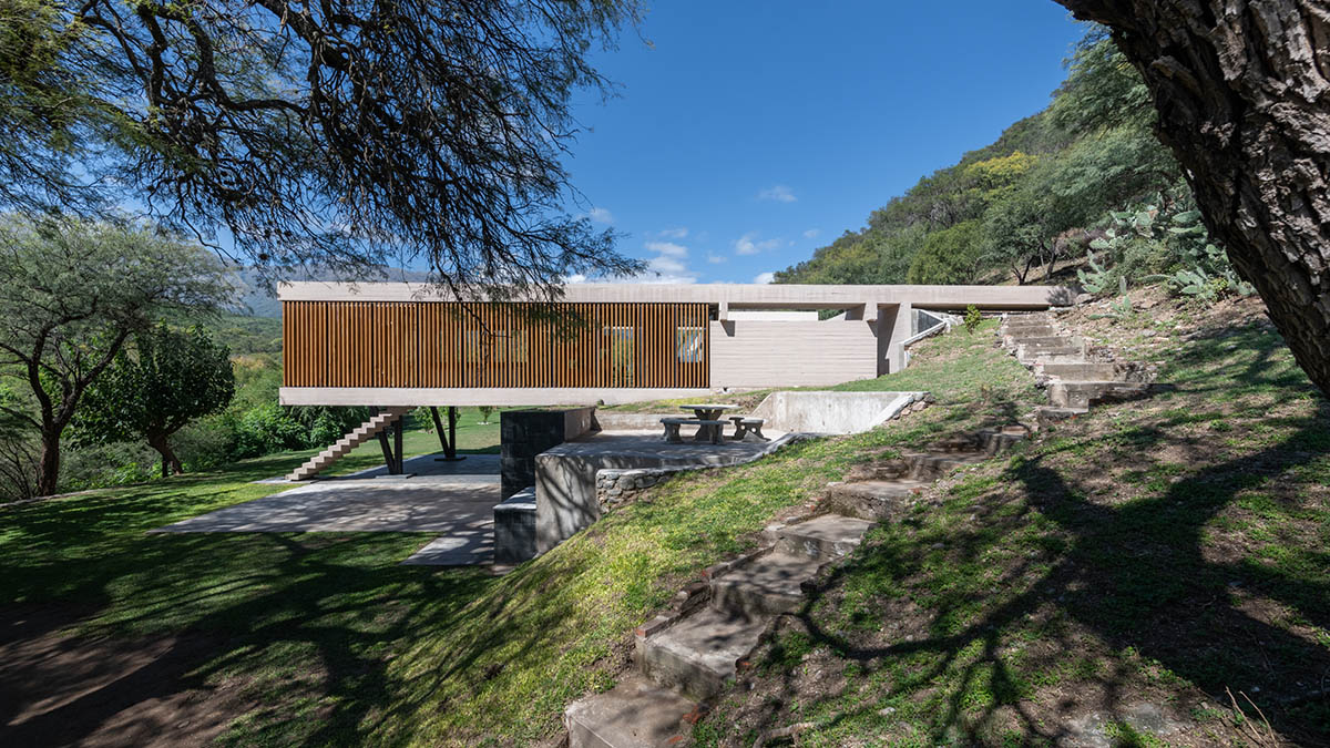 Barrionuevo Villanueva Architects completes Luyaba Work residence in Cordoba, Argentina 