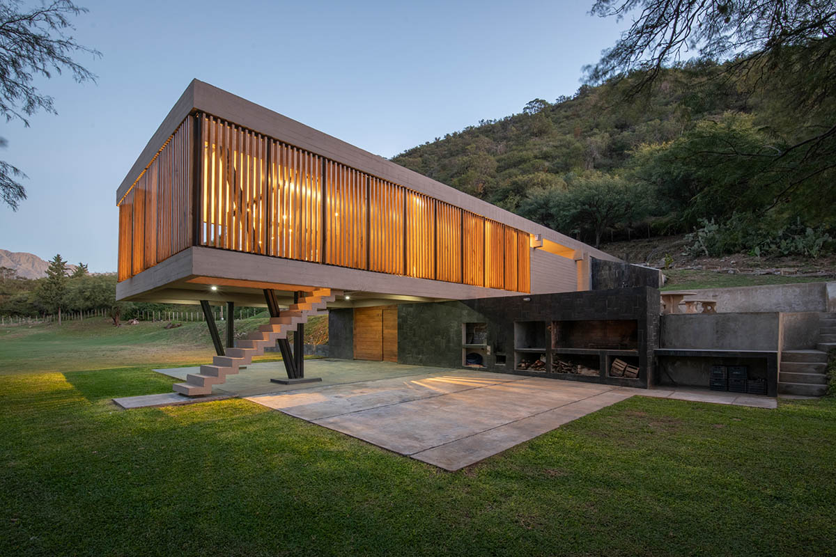 Barrionuevo Villanueva Architects completes Luyaba Work residence in Cordoba, Argentina 