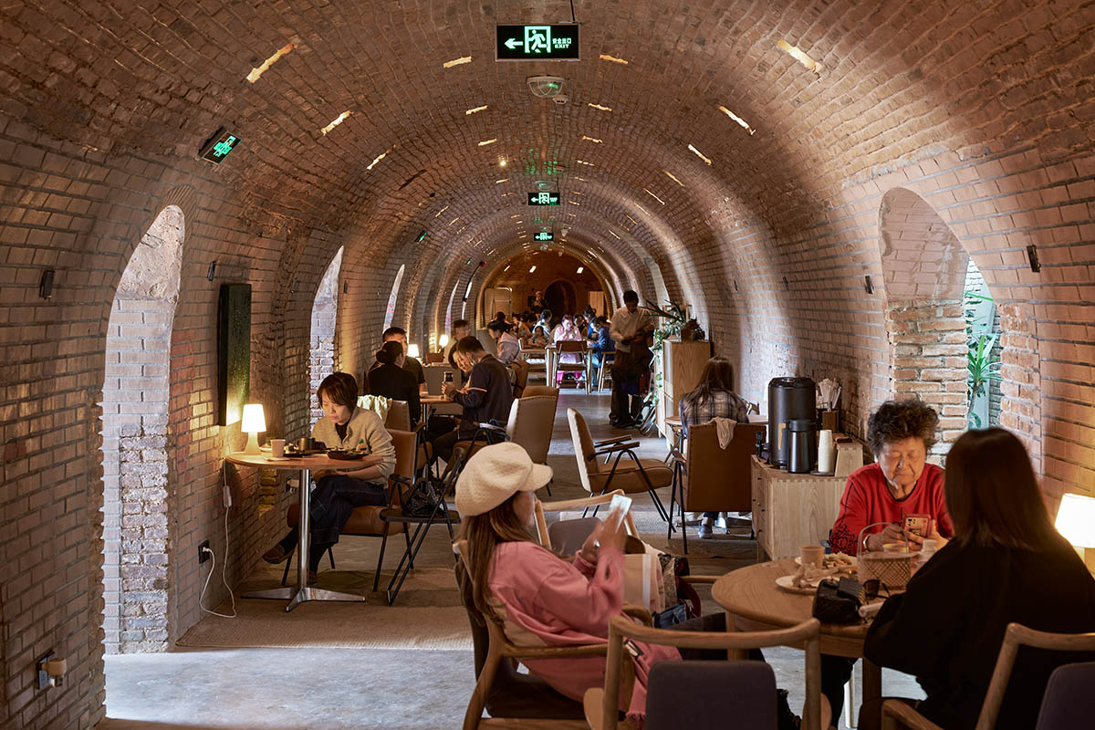 Thick brick walls redefine a historic kiln as a public space and multi-purpose hall in Pudong