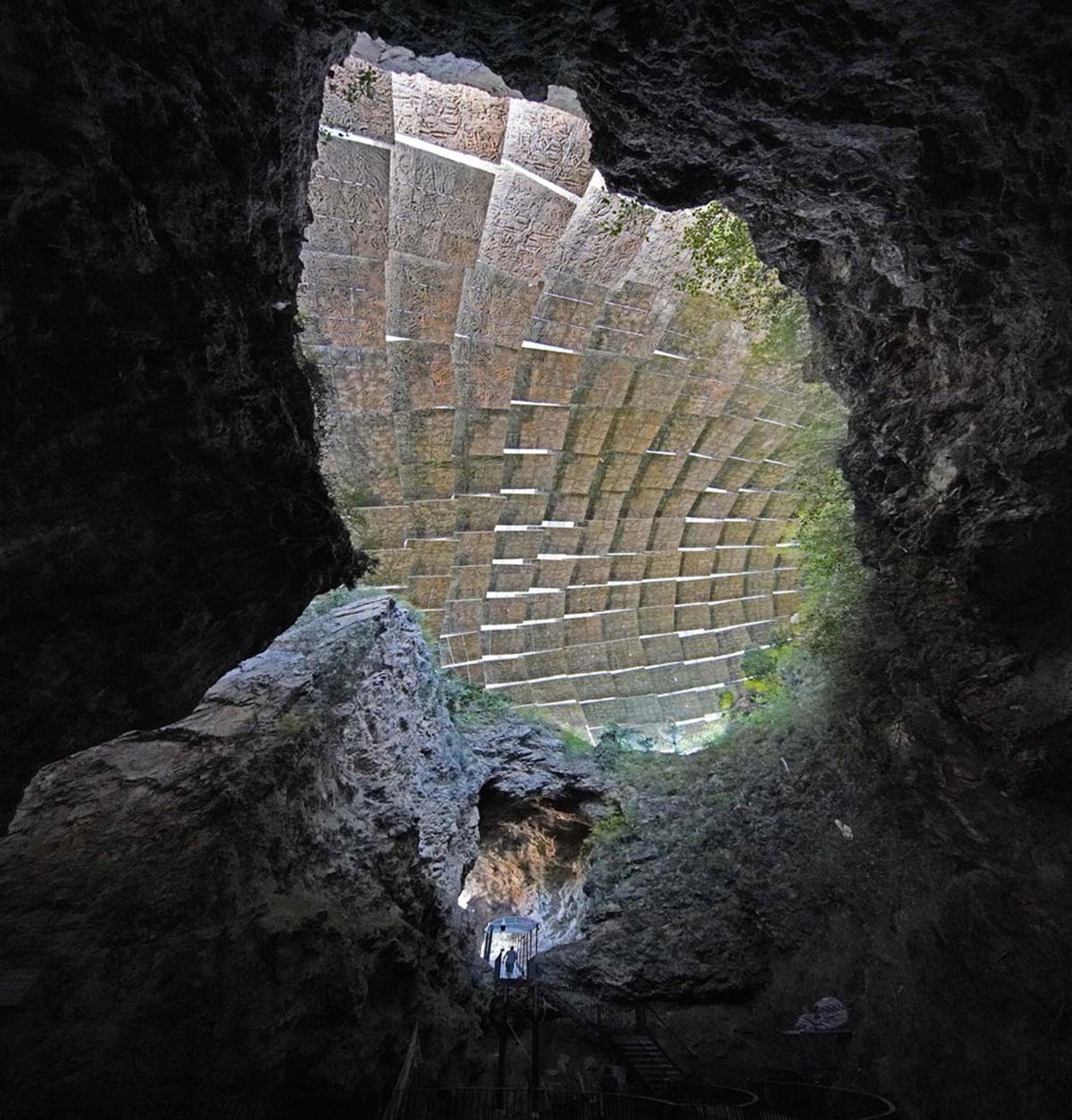 THAD's undulating prefabricated shell protects archaeological site of Peking Man cave in China