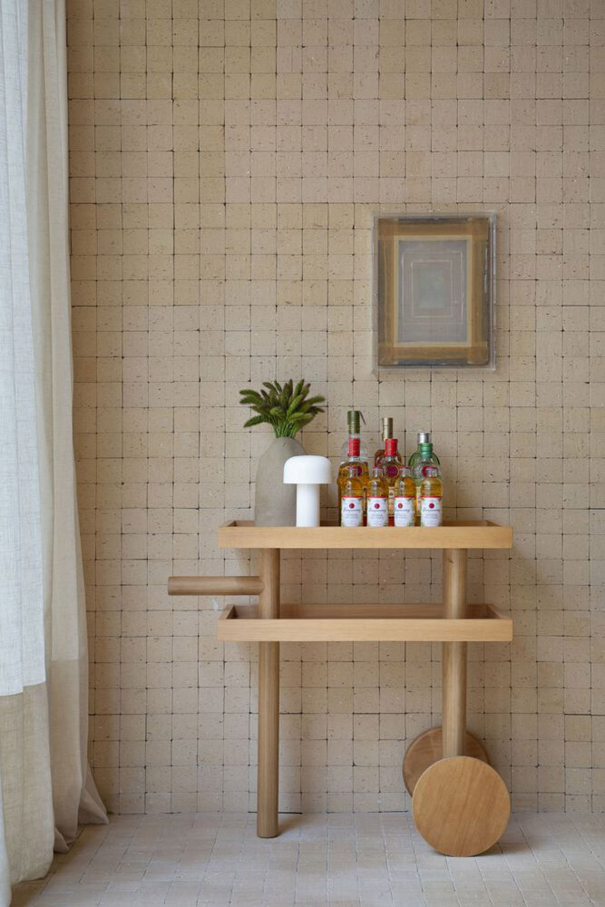 Organic shapes and bulbous furnitures form interiors of Olaria House by NJ+ Arquitetos Associados 