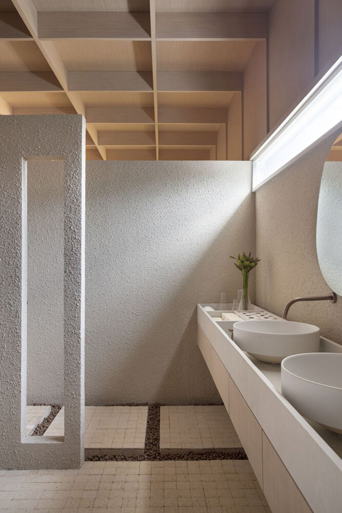 Organic shapes and bulbous furnitures form interiors of Olaria House by NJ+ Arquitetos Associados 