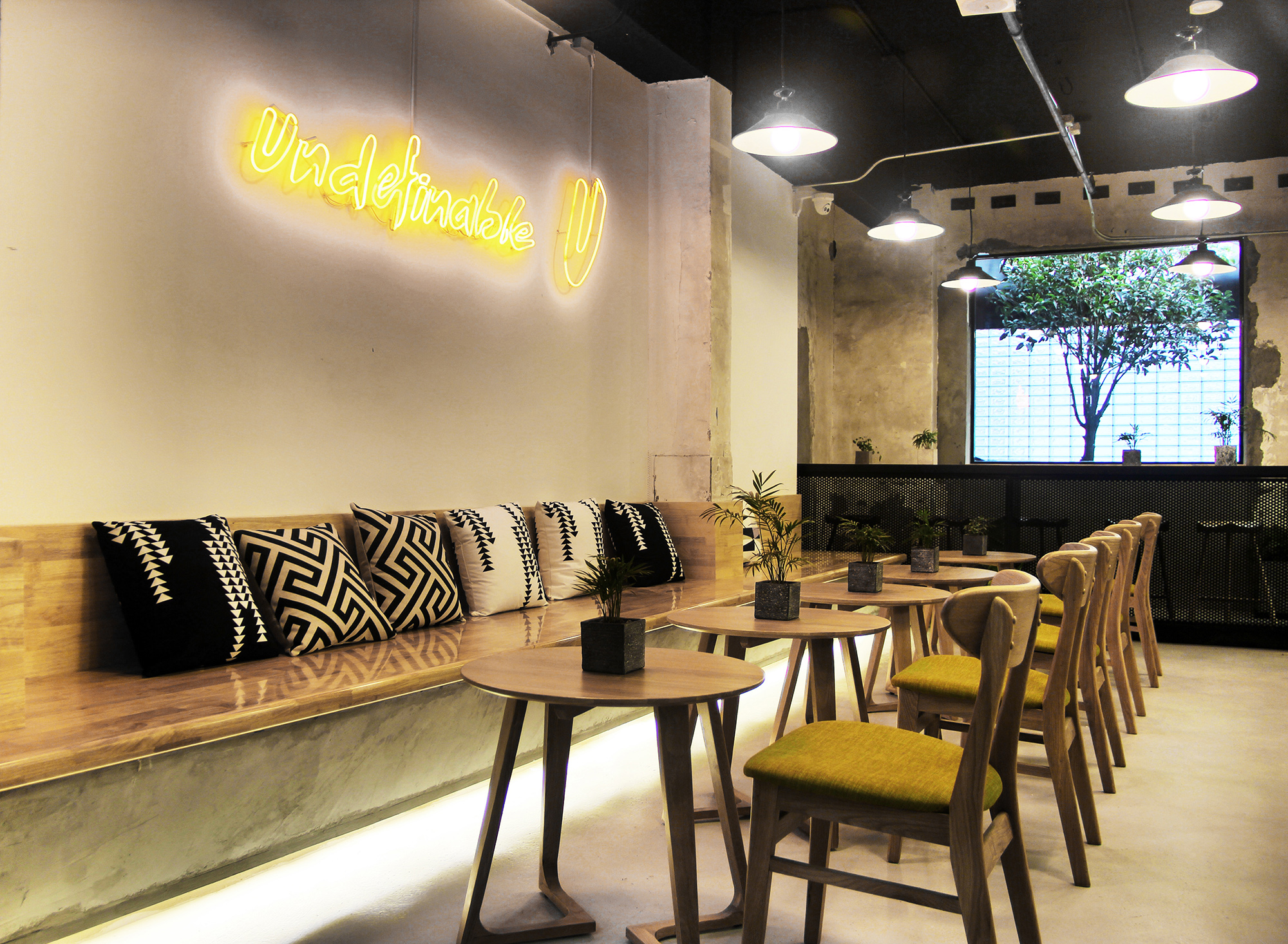 RoarcRenew converted 1980s Warehouse into a Co-working Space with Museum Exhibition Display Design