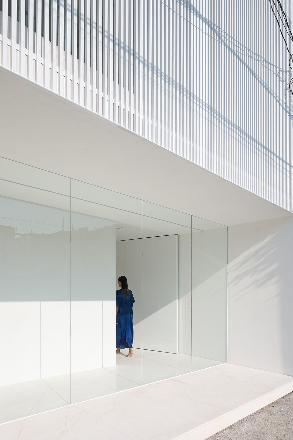 HW Studio adds lacework-looking façade to all-white house in Mexico
