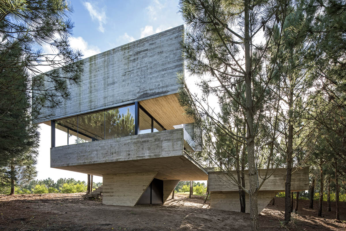 Luciano Kruk's concrete holiday home floats on a plinth and connects swimming pool with terrace