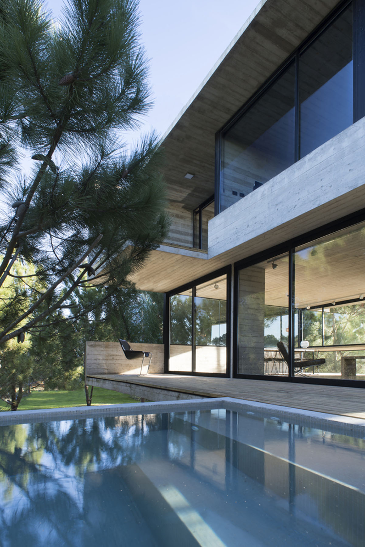 Luciano Kruk's concrete holiday home floats on a plinth and connects swimming pool with terrace