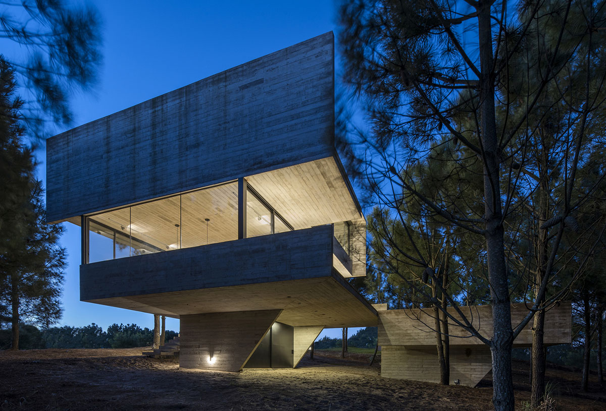 Luciano Kruk's concrete holiday home floats on a plinth and connects swimming pool with terrace
