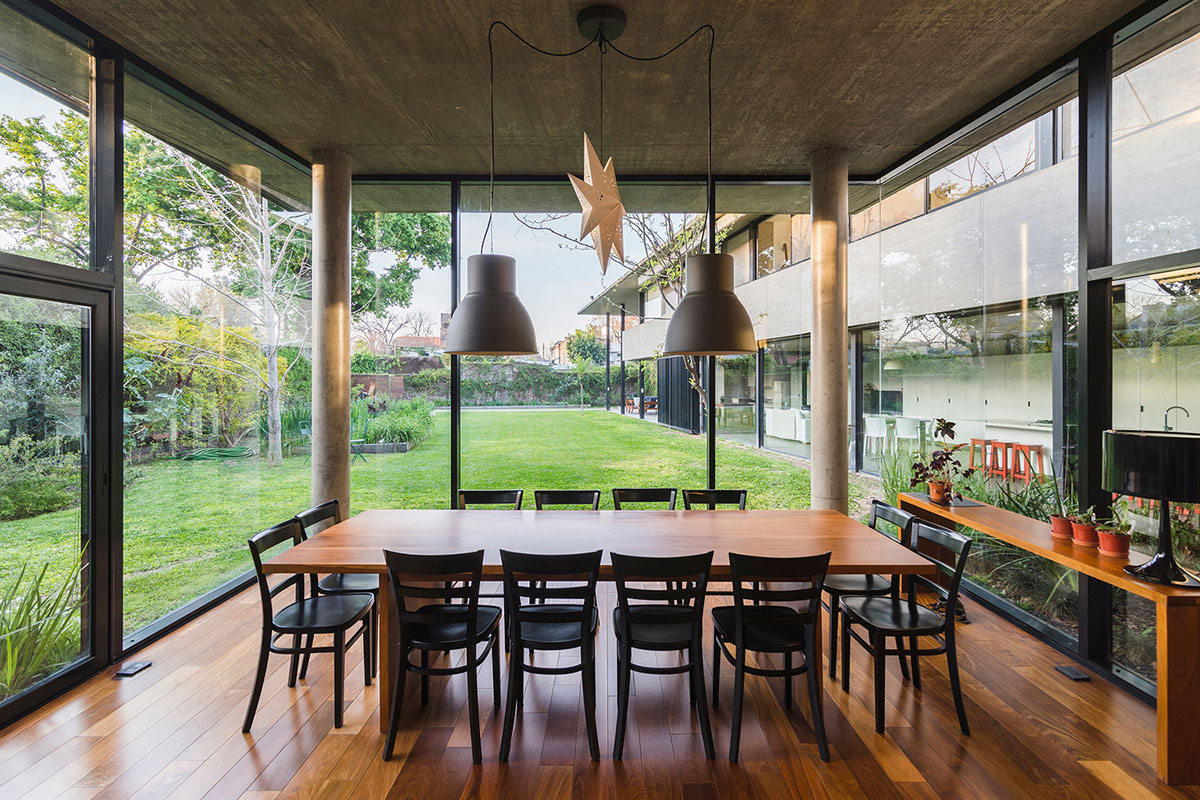 Estudio Pablo Gagliardo's Casa CA shows how to take advantages of a longitudinal land in Argentina