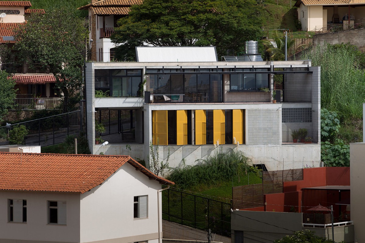 Large wooden shutters allow fully daylight in this house by Marcos Franchini & Nattalia Bom Conselho