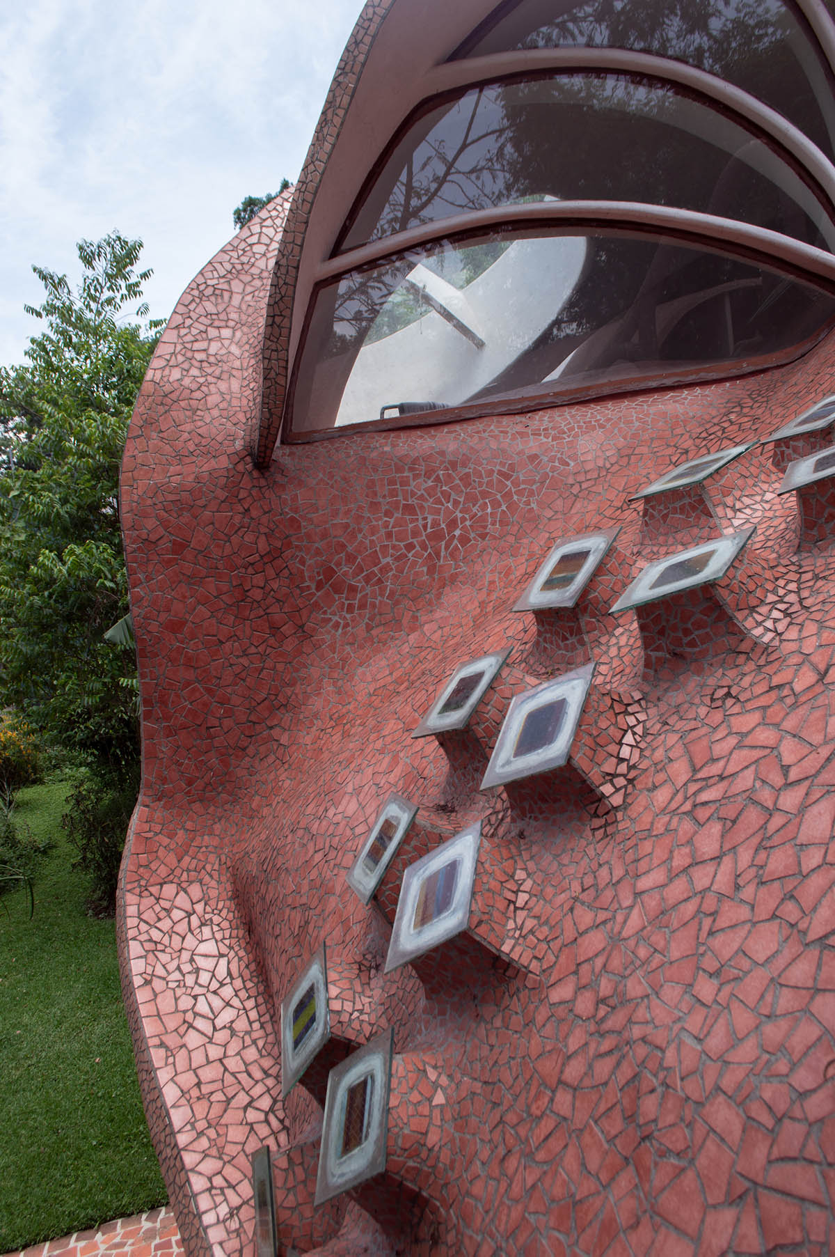 Danilo Veras Godoy's octopus-shaped House of Miracles recaptured in photos by Naser Nader Ibrahim