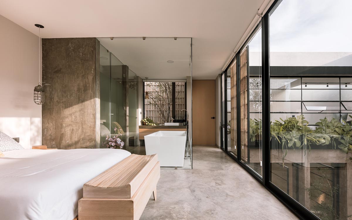 Pothe.arquitectura distributes living units around a central garden and patio in Mexico 