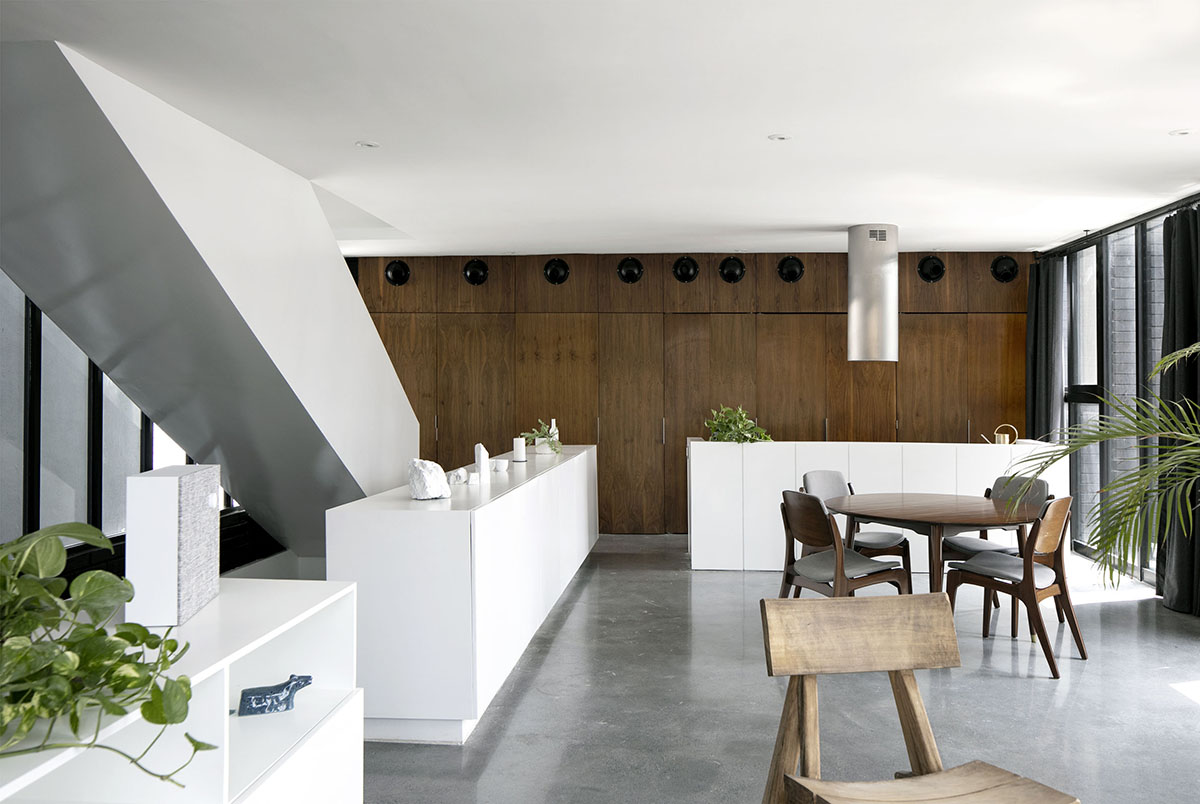 S-AR creates industrial feeling for this house with dark facade in Nuevo León, México