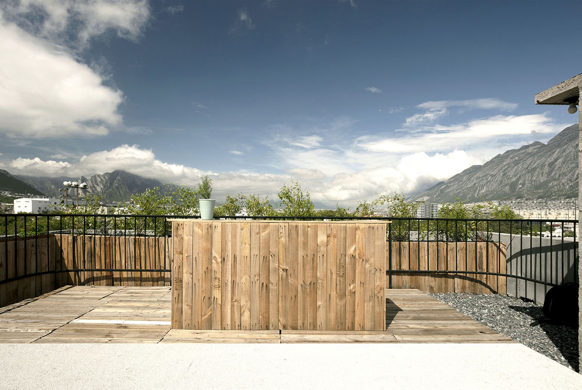 S-AR creates industrial feeling for this house with dark facade in Nuevo León, México