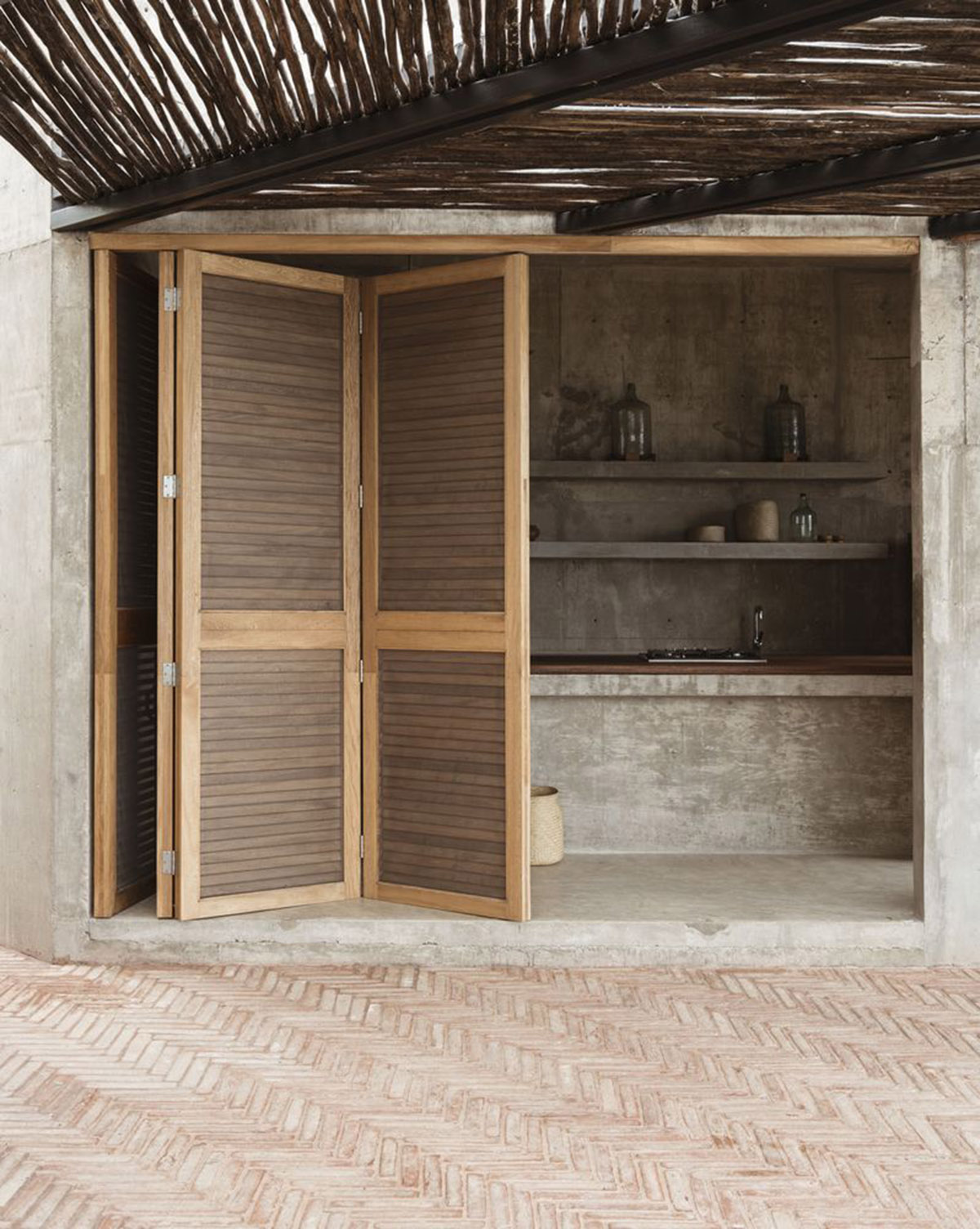 Espacio 18 Arquitectura completes Casa del Sapo with rotating concrete volumes in Mexican coast