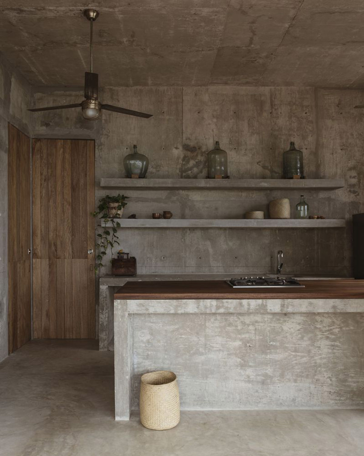 Espacio 18 Arquitectura completes Casa del Sapo with rotating concrete volumes in Mexican coast