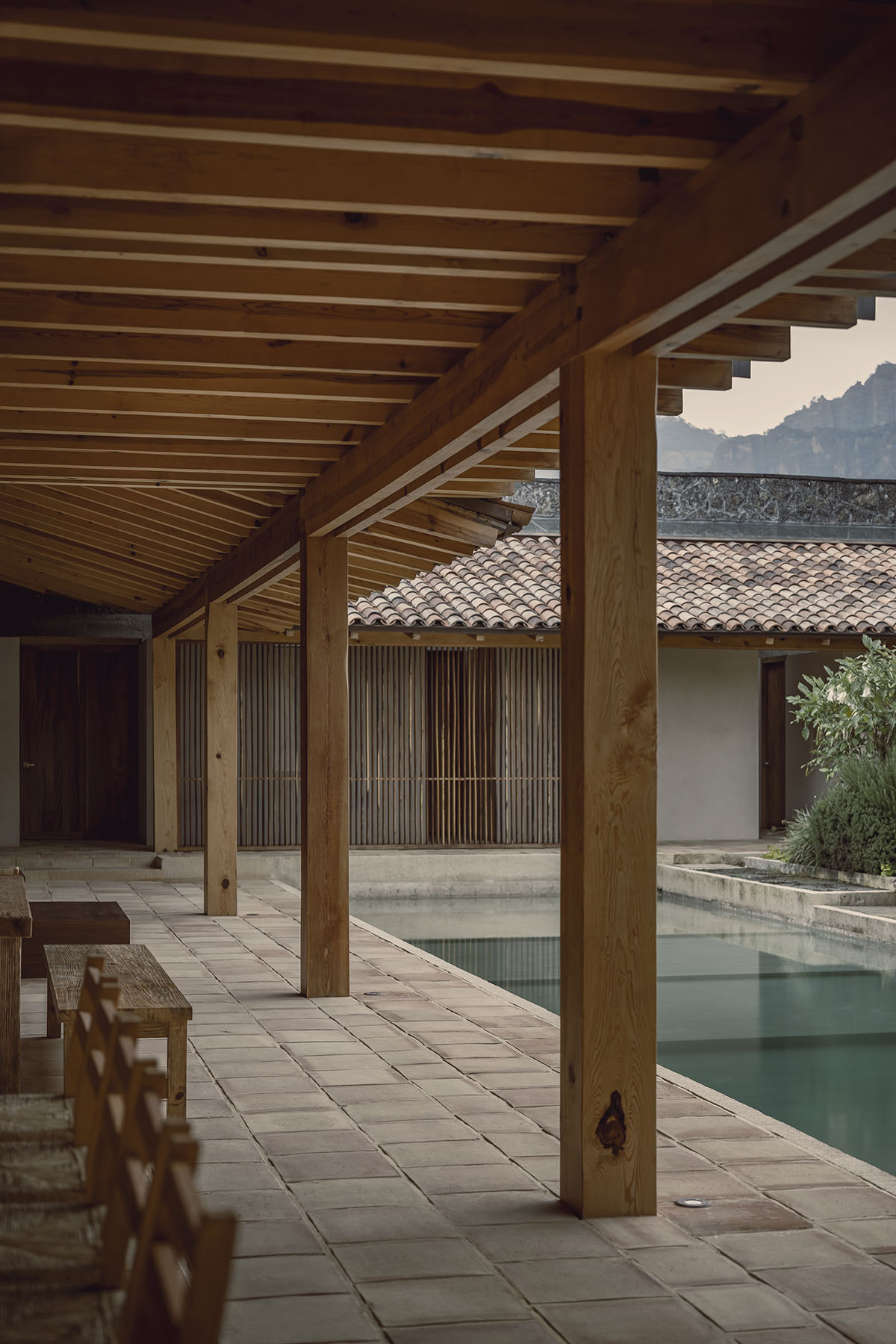 Práctica Arquitectura built La Hacienda weekend retreat with large courtyard in Mexico