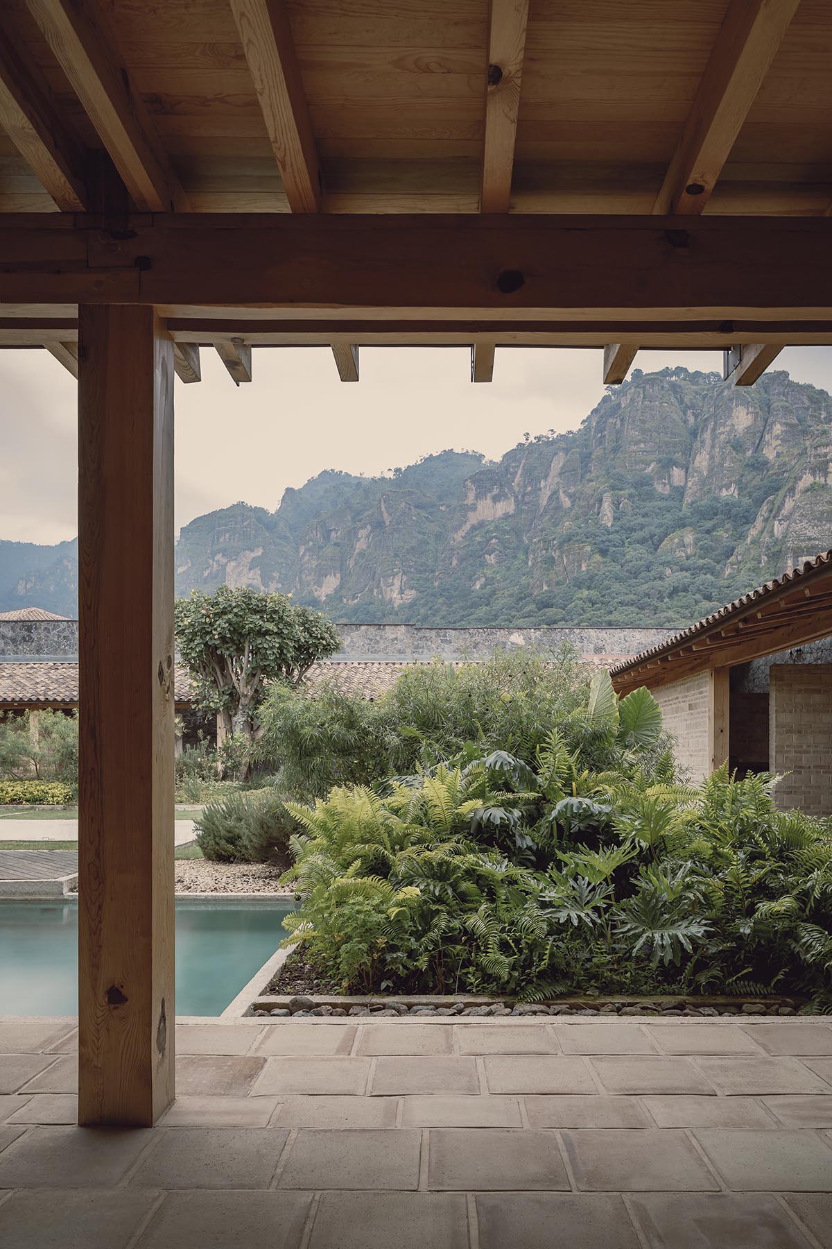 Práctica Arquitectura built La Hacienda weekend retreat with large courtyard in Mexico