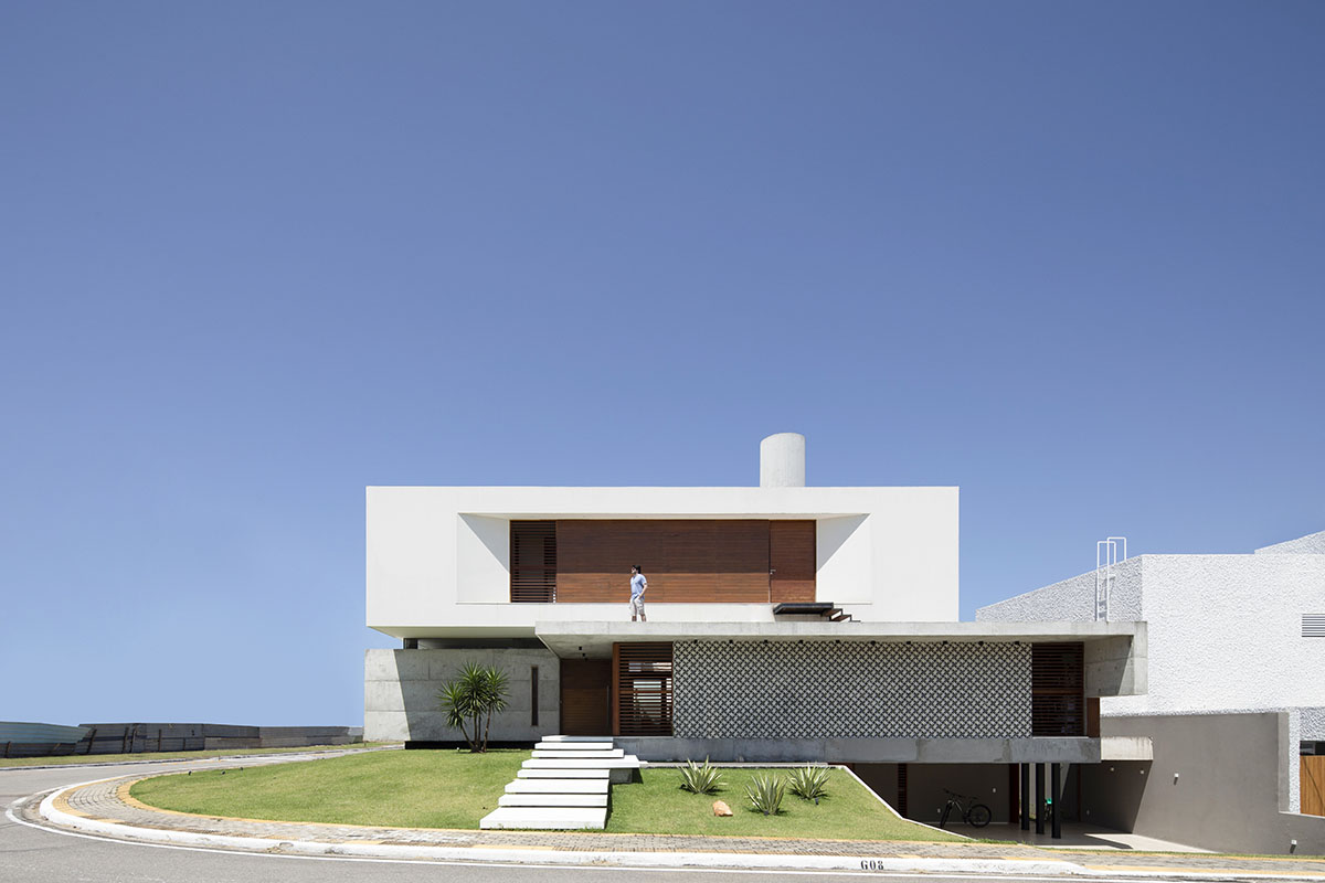 Martins Lucena Architects completes If House with shifted volumes in Brazil