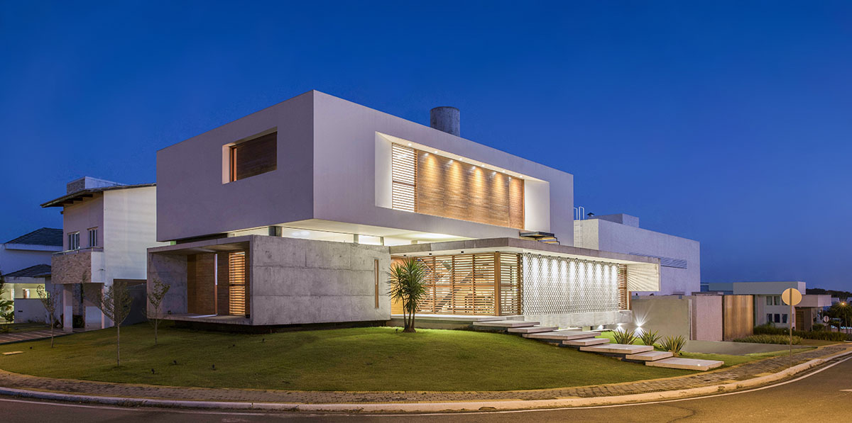 Martins Lucena Architects completes If House with shifted volumes in Brazil