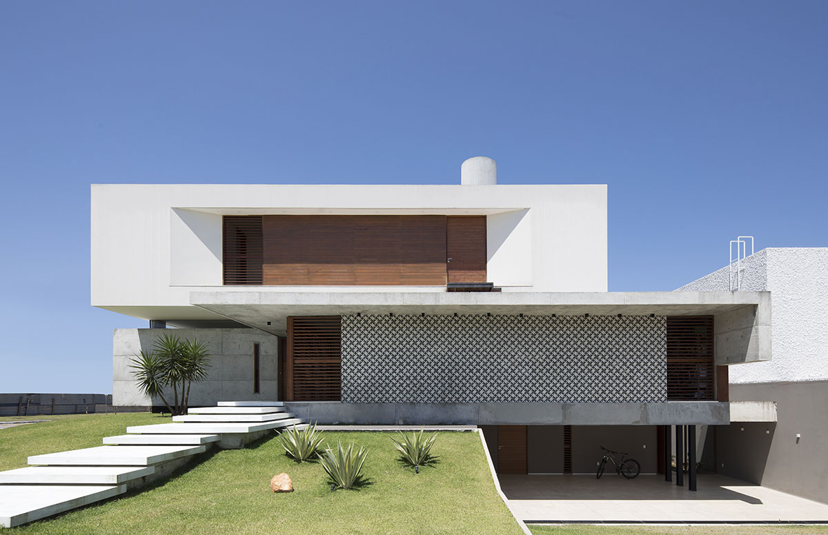 Martins Lucena Architects completes If House with shifted volumes in Brazil