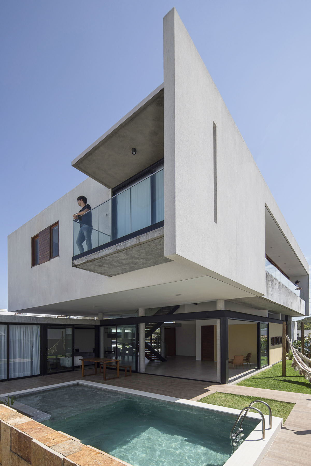 Martins Lucena Architects completes If House with shifted volumes in Brazil