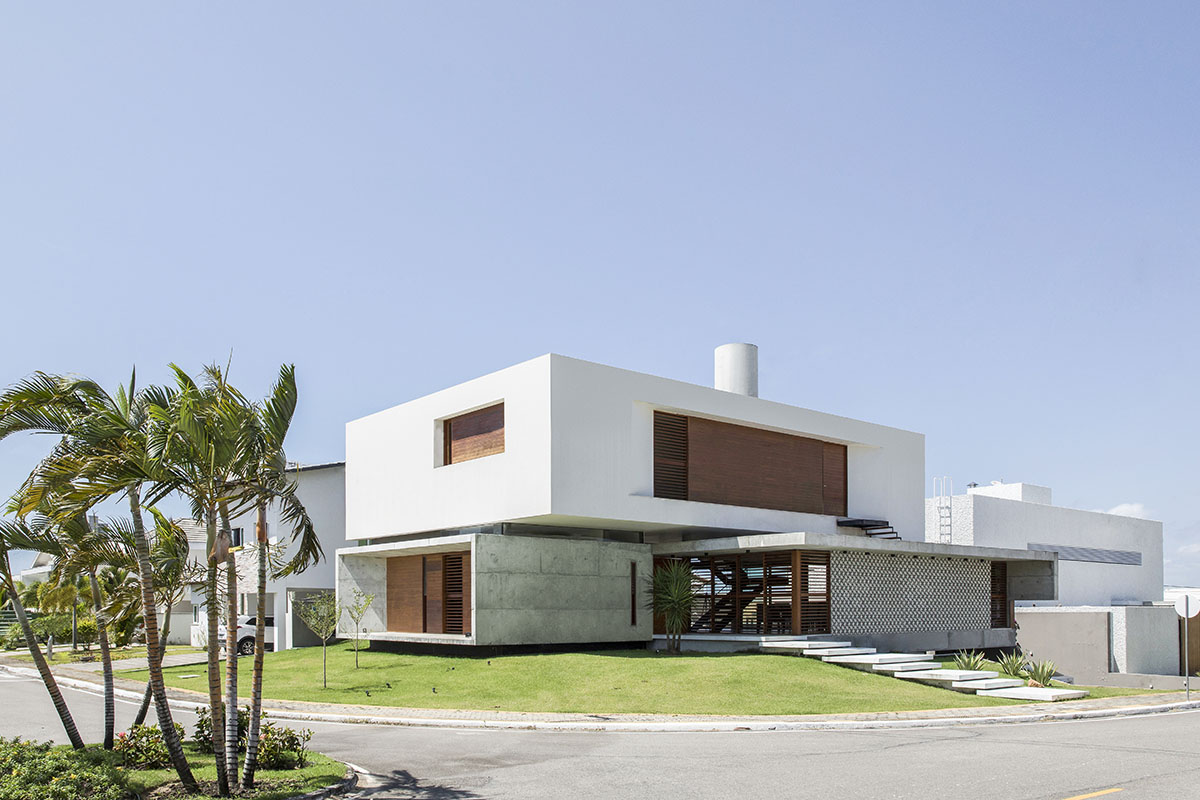 Martins Lucena Architects completes If House with shifted volumes in Brazil