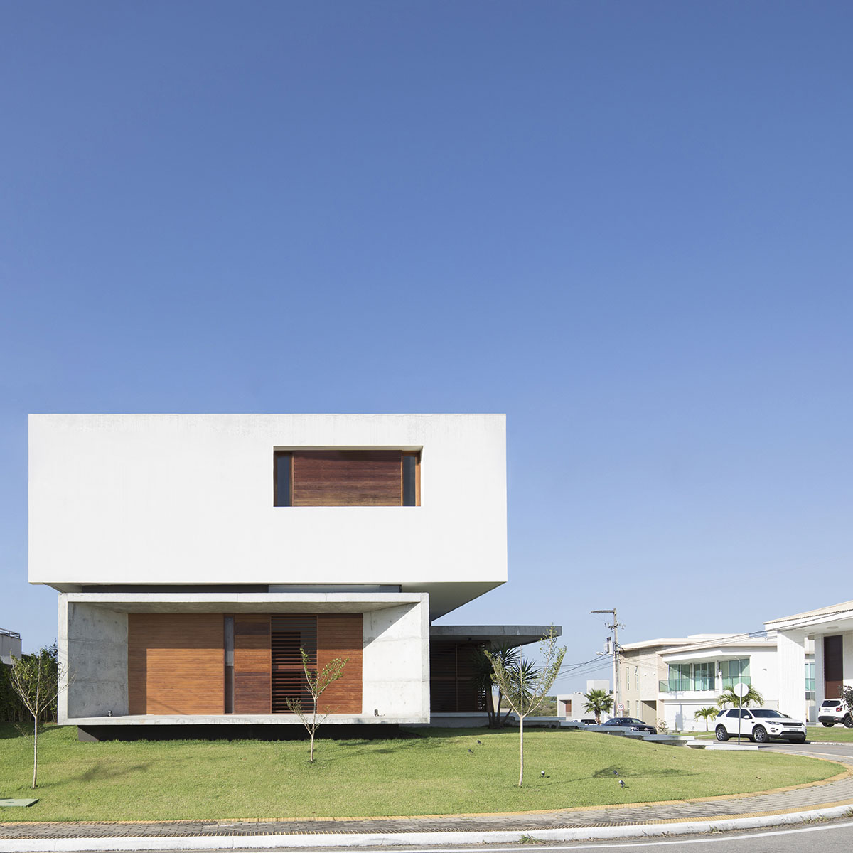 Martins Lucena Architects completes If House with shifted volumes in Brazil