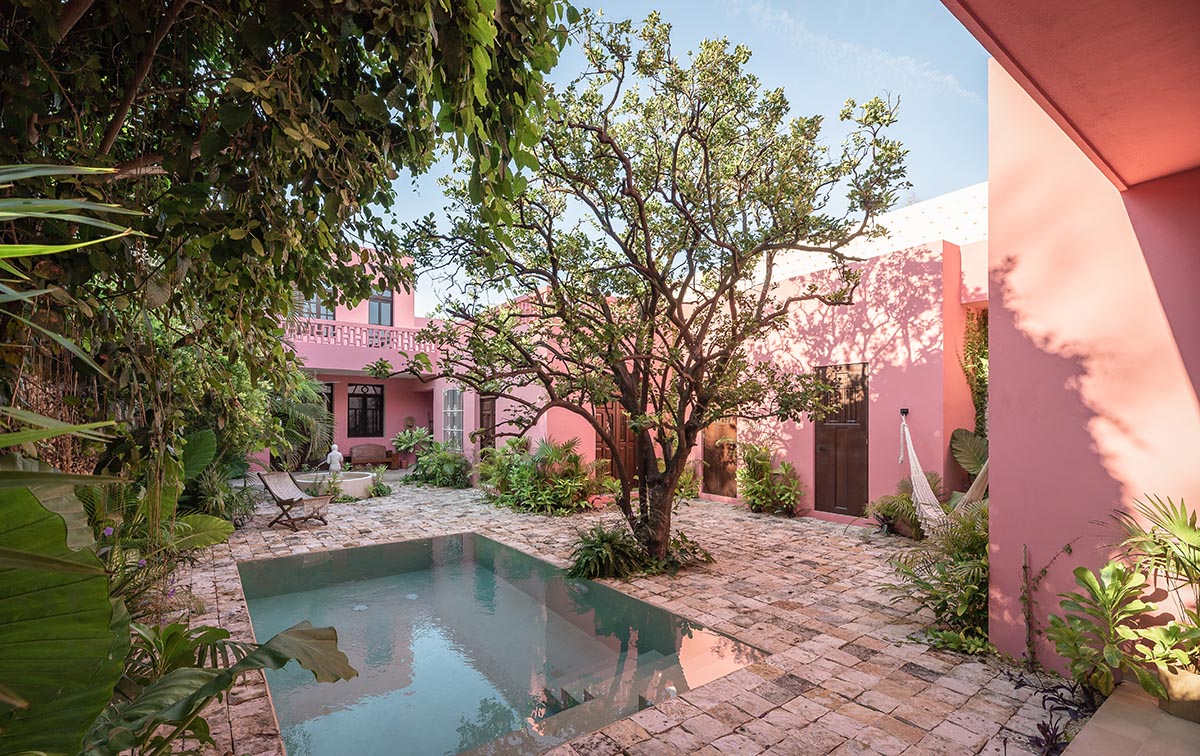 Workshop, Diseño y Construcción combines historic elements with Mexican pink in Casa Maca 