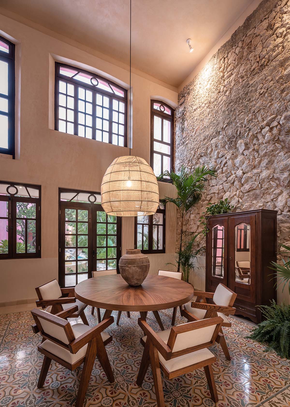Workshop, Diseño y Construcción combines historic elements with Mexican pink in Casa Maca 