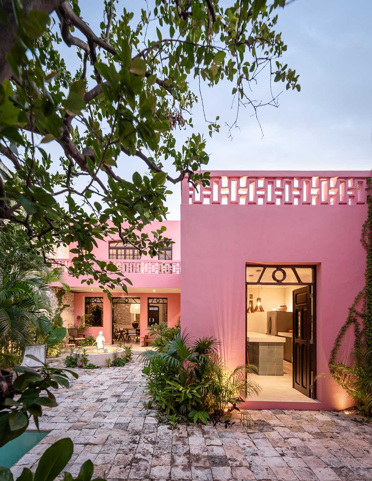 Workshop, Diseño y Construcción combines historic elements with Mexican pink in Casa Maca 
