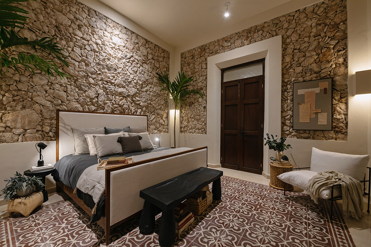 Workshop, Diseño y Construcción combines historic elements with Mexican pink in Casa Maca 