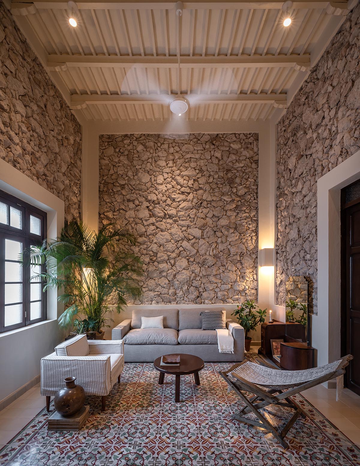 Workshop, Diseño y Construcción combines historic elements with Mexican pink in Casa Maca 