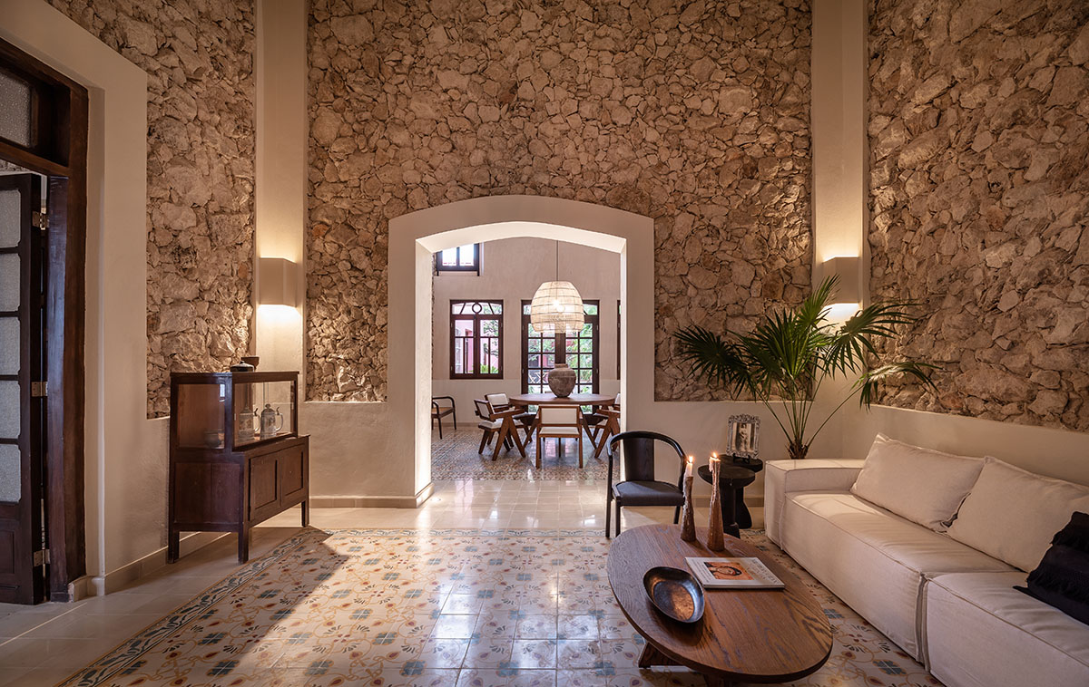 Workshop, Diseño y Construcción combines historic elements with Mexican pink in Casa Maca 