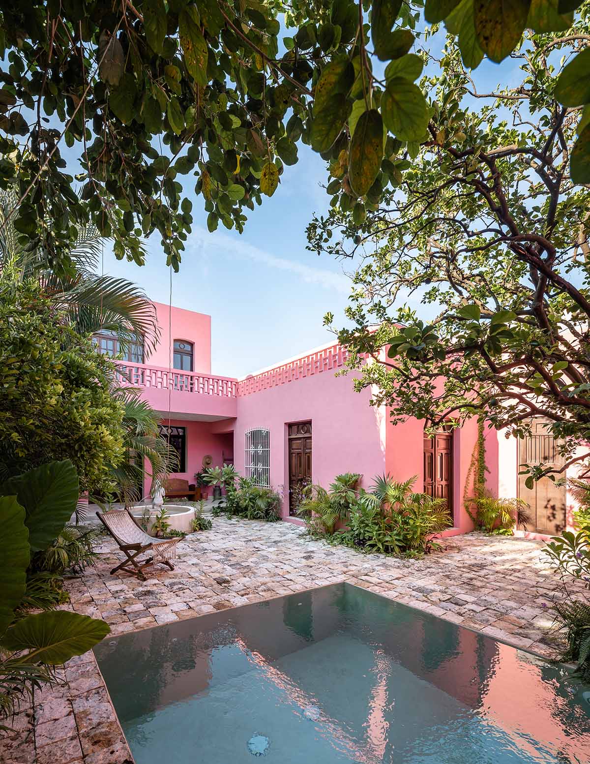 Workshop, Diseño y Construcción combines historic elements with Mexican pink in Casa Maca 