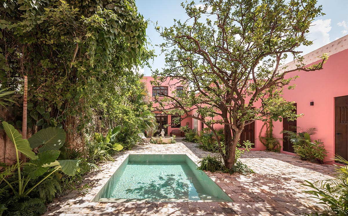 Workshop, Diseño y Construcción combines historic elements with Mexican pink in Casa Maca 