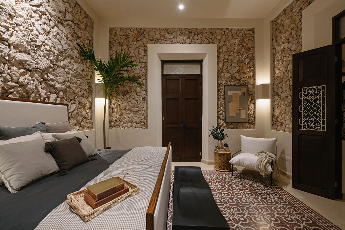 Workshop, Diseño y Construcción combines historic elements with Mexican pink in Casa Maca 