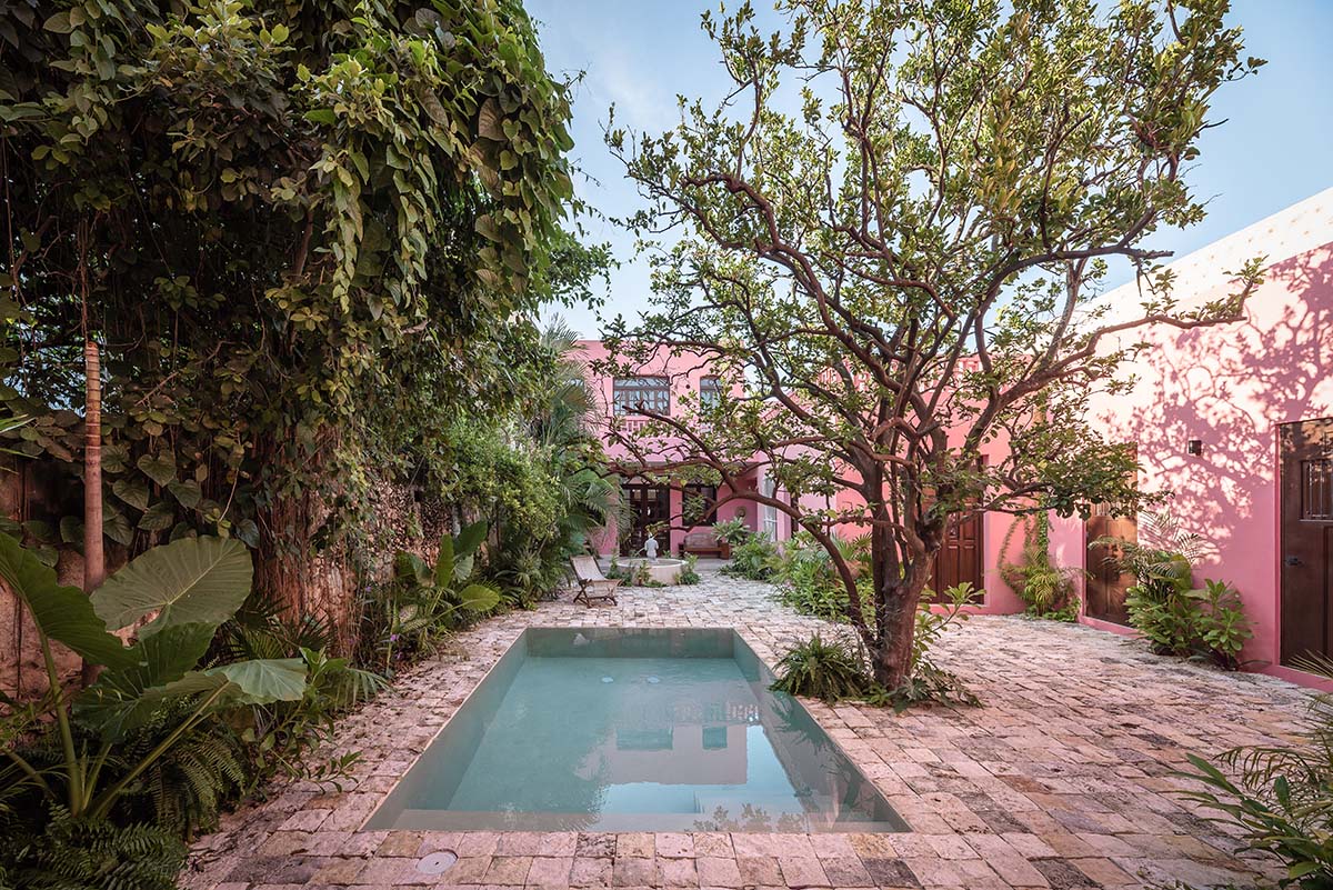 Workshop, Diseño y Construcción combines historic elements with Mexican pink in Casa Maca 