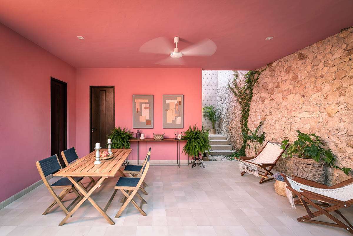 Workshop, Diseño y Construcción combines historic elements with Mexican pink in Casa Maca 