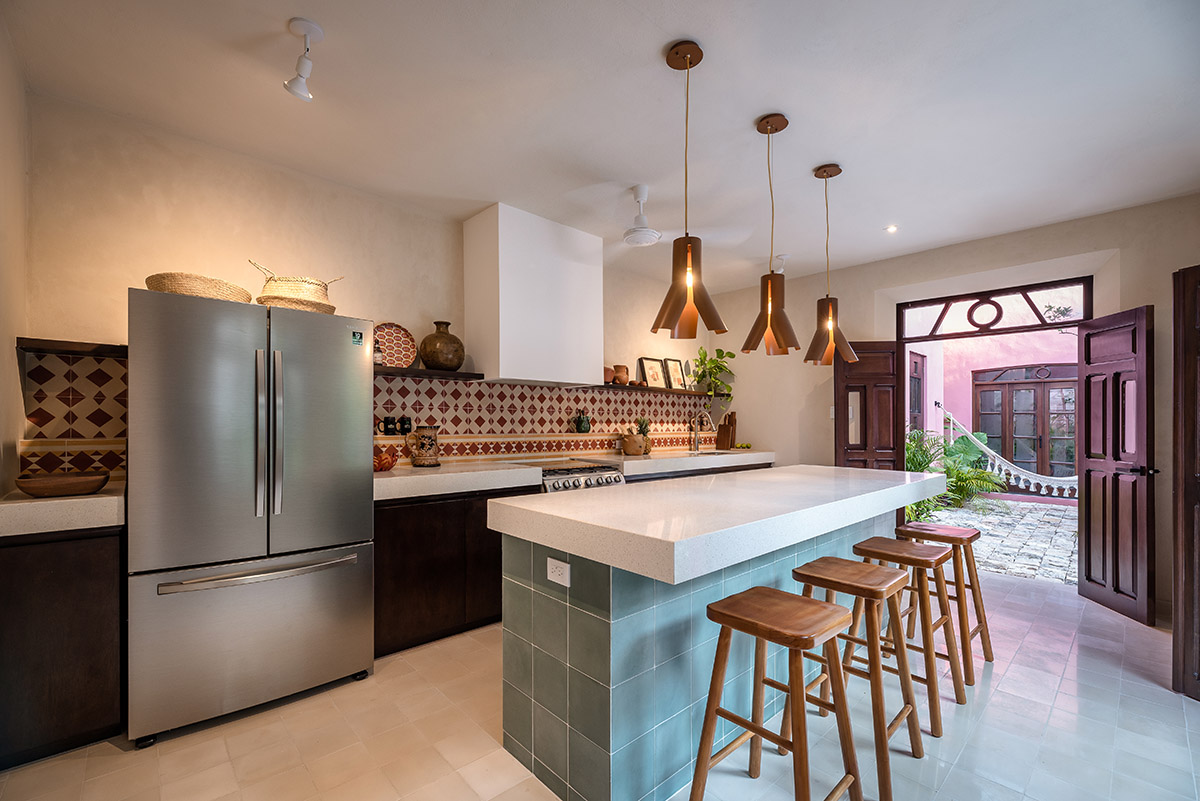 Workshop, Diseño y Construcción combines historic elements with Mexican pink in Casa Maca 