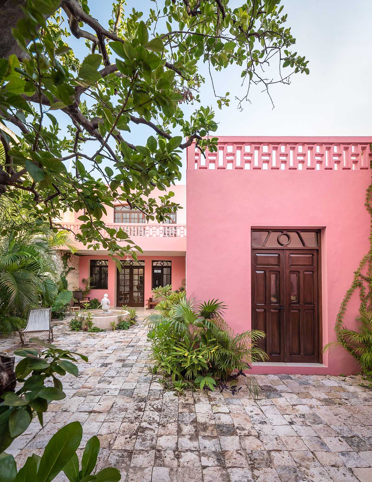 Workshop, Diseño y Construcción combines historic elements with Mexican pink in Casa Maca 