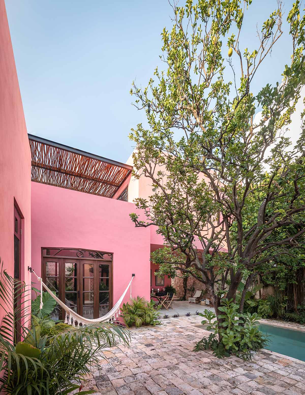 Workshop, Diseño y Construcción combines historic elements with Mexican pink in Casa Maca 